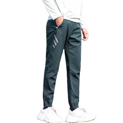 China Hot Selling Fashionable Breathable Outdoor Sports Men's Joggers Shape Loose Wide Men's Sports Fitness Casual Cargo Pants for sale