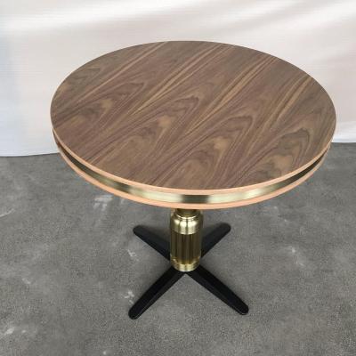 Chine Table de salle à manger à base métallique supérieure en bois de noix moderne à vendre