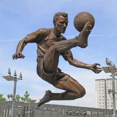 China Life Size Sculpture Dennis Bergkamp Statue China Famous Sculpture Sportsman Bronze Football for sale