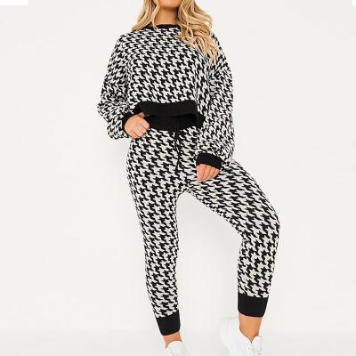 China Hot Sale Anti-Wrinkle Mujer 2 Pieces Houndstooth Jacquard Knitted Twin Jumper Jogger Set Knitwear Plus Size Sweater Set For Women for sale