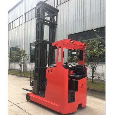 China Hotels 1.5 Ton 2ton Position Reach Truck 4 Way Electric Four Way Reach Stacker Forklift zu verkaufen