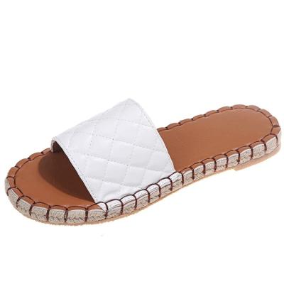 China CUSHIONING Running Women Casual Shoes 2021 Summer Ladies Fashionable White Flat Slides Custom Sell Flip Flop Leather Wholesale Slippers for sale