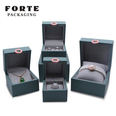 China FORTE Hot Sale Eco-Friendly Good Quality Green Velvet Jewelry Necklace Packaging Boxes With Logo for sale