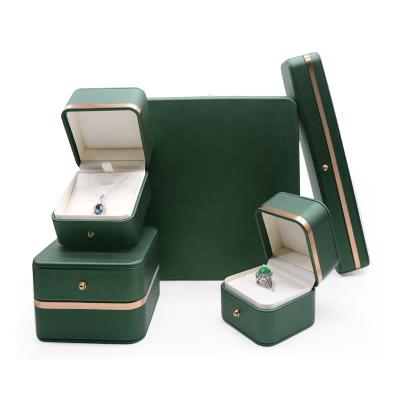 China FORTE Caja Joyeria Green PU Jewelry Box Eco-friendly Leather Necklace Chain Personalized Jewelry Box for sale