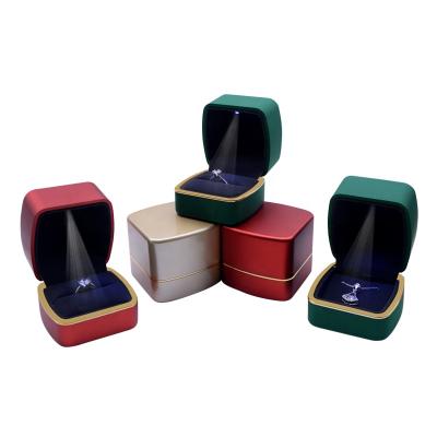 China Eco - Friendly FORTE In Stock Jewelry Pendant Box Led Jewelry Packaging With Light for sale