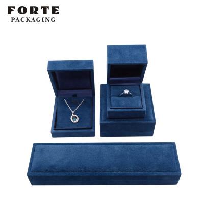 China Smyckeskrin Logo Blue Velvet FORTE Jewelry Packaging Boxes Necklace Box Eco-friendly Custom Jewelry Boxes for sale