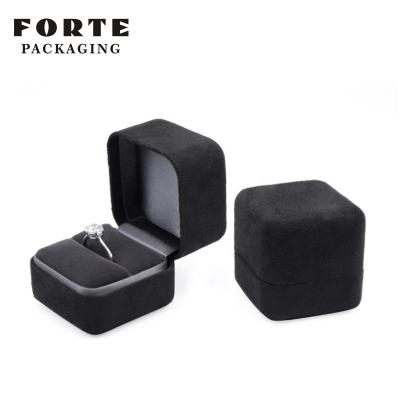 China FORTE International Brand Jewelry Packaging Eco-Friendly Velvet Ring Box Luxury Vintage Jewelry Box for sale