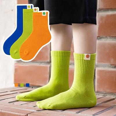 China Factory Direct Sales Antibacterial Smiley Cloth Label Children's Socks Letter Embroidered Children's Sports Socks for sale