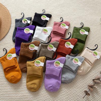 China New Design QUICK DRY High Elasticity Winter Small Fresh Cotton Socks Mid Tube Solid Color Cotton Socks for sale