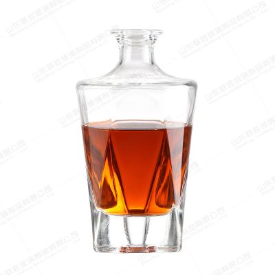 China High End Beverage Tequila Wine Bottle 500ml Whiskey Gin Tequila Bottle With Plastic Clear Glass Lid for sale