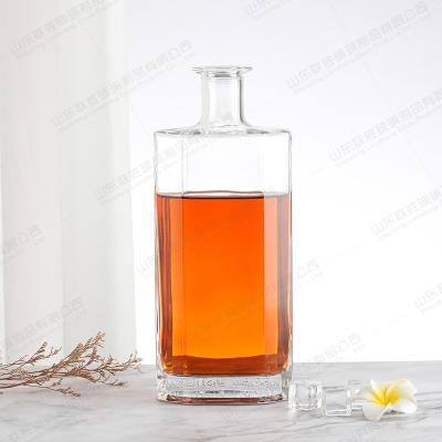 China High End 750ml xo 700ml Wine Bottle Beverage Customized Whiskey Transparent Glass Liquor Bottle for sale