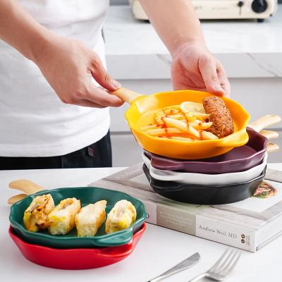 China Viable Creative Ceramic Bakeware Insist Style Household Dish Steak Snack Pasta Baking Dish Making Tray Pan Ceramic Bakeware With Handle for sale