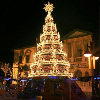 China Commercial Luxury Chirstmas Decoration Christmas Decorations For Christmas Tree Wholesale Pre-Lit Christmas Trees for sale