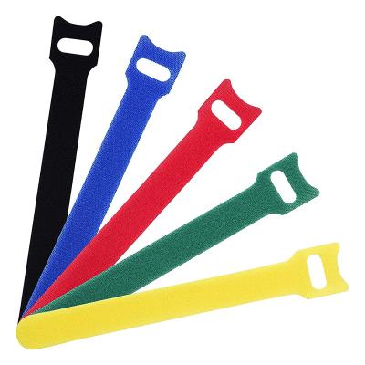 Cina Fascette ferma-cavo del gancio dei legami di cavo del Velcro della gestione del cavo e del Velcro del ciclo 10mm-100mm in vendita