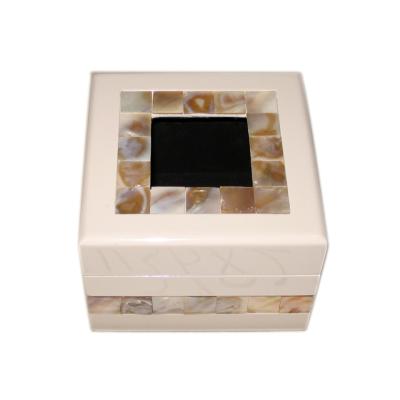 China Wood Customized Fashion High End Luxury Classic Natural Shell Wood Tissue Box for sale