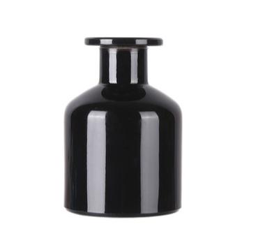 China Personal Care 150ml 200ml Aromatherapy Fragrance Essential Oil Glass Aroma Mini Reeds Home Car Air Diffusers Glass Bottles Perfume for sale