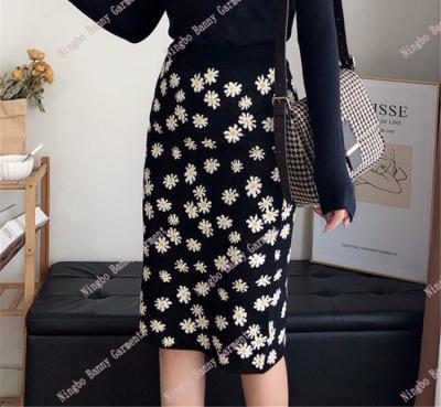 China Breathable Womens Bodycon Skirt High Waist Floral Pattern Knitted Midi Skirt for sale