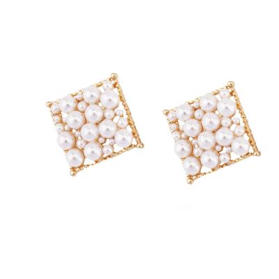 China SISSLIA 2022 High Quality Fashion Pearl Earrings Large Jewelry Earrings Party Gifts Flower Pearl Stud Earrings for sale