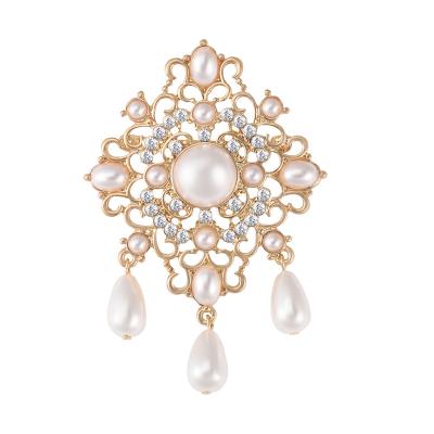 China 2022 Latest SISSLIA ALLOY New Designer Luxury Rhinestone Brooch Women Pearl Brooches for sale