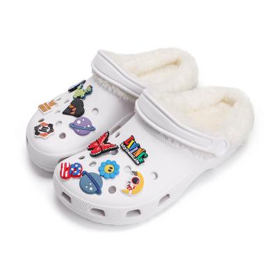 China Thermal Women Garden Comfortable Warm Clogs Ladies Sandals With Furry Plum Chain Winter Clog Shoe Customize Logo Letter Charms for sale