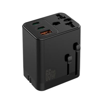 China UniversalÂ   Universal Fast Charger 65W GaN Charger Socket 2 USB-C PD Ports and USB-A Port for sale