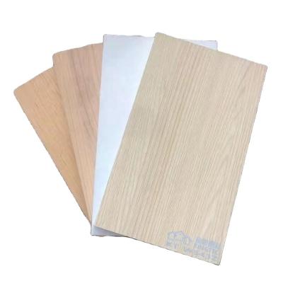 China Modern UV Coated Fiber Cement Board For Vila Decoration Waterproof And Refractory Cement Board Siding And Exterior Wall for sale