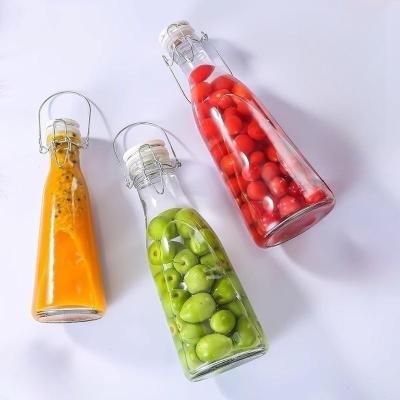 China Beverage lucency Glass Juice Bottles Seal Tight Swing Top Bottle 1000ml Swing Top Glass Bottle for sale