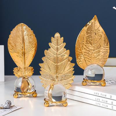 China Simple and Modern Luxury Crafts Home Decoration Metal Gold Foil Minimalist Light Luxury Crystal Other Home Decorations for sale