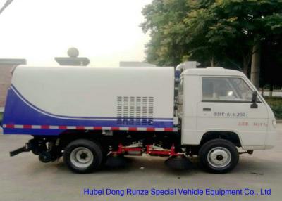 Chine Mini camion de balayeuse de route de Foton, balayeuse mécanique avec 4 des déchets de CBM des brosses 2 à vendre