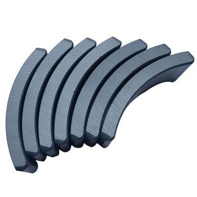 China Custom 100 Magnet Industrial Magnet Industrial Strip Drop Arc Permanent Ferrite Ceramic For Motor Wholesale for sale