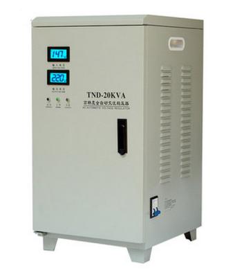 Cina Stabilizzatore automatico 5kva, CA di tensione di serie del TND 3 alta precisione del regolatore di tensione 220v di fase in vendita