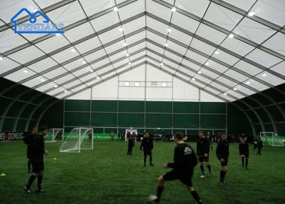 China Custom Indoor Sports Hall Tent Gekrompen vorm Voor voetbal Voetbalveld Canopy Voor sportevenementen Te koop