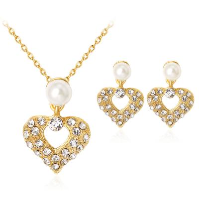 China New FASHIONABLE Pearl Necklace Set Hollow Heart Shaped Diamond Romantic Earrings Necklace Pendant for sale