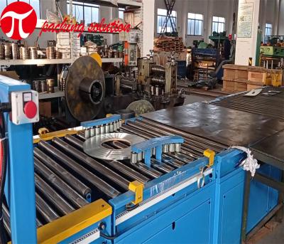 China Ring Running Steel Coil Packing-Maschine für die verschiedene Metallspule, die 2,5/Min Roller Speed verpackt zu verkaufen