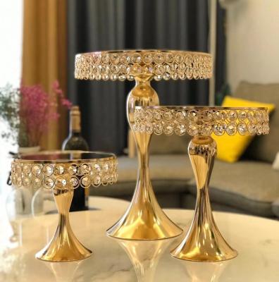 China Table Centerpiece / Road Lead Gold Metal Wedding Cake Stand Centerpiece Desserts Stand for sale