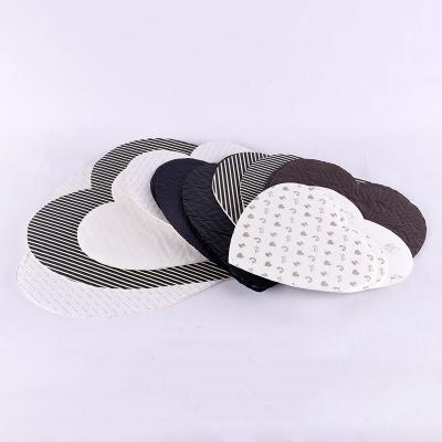 China Chocolate packaging shockproof paper cushioning paper pad Black three-layer heart paper pad zu verkaufen