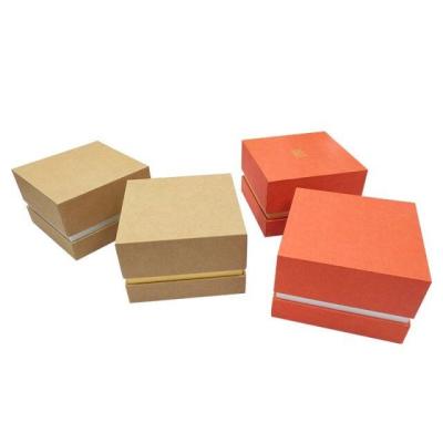 China Hoja de oro que sella tamaño de empaquetado de papel de encargo de la caja el 12x12x5cm del logotipo con espuma dentro en venta