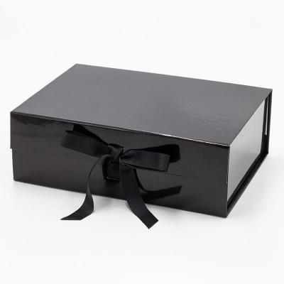 Chine noir de empaquetage magnétique de papier de cadeau d'habillement d'habillement de vêtement de boîtes de carton de 2mm à vendre