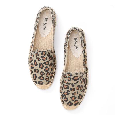 China Anti-odor Fine Leopard Print Pattern Style Women Wearing Casual Sneakers for sale