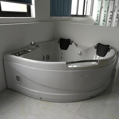 China Freestanding Whirlpool Corner Massage Bathtub Freestanding Jaccuzi For 2 Person for sale