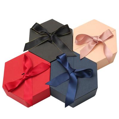 China Luxury Handmade Valentine Packaging Gift Package Customized Flip Top Boxes Magnetic Lock Box Packaging for sale