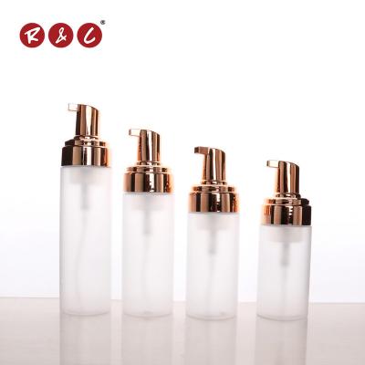 China High Quality Cosmetic Pump Bottle Factory Supply Mounted Gold Skin Care Cosmetic Bottles With Airless Pump for sale