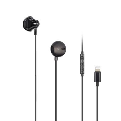 China New In-Ear Cell Phone Wired Type-C With Mic Volume Control Built-in Magnet Earphone Earbuds for sale