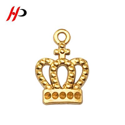 China Dry Cleaning Manufacturer China Customize Luxury Gold Metal Zink Cross And Saudi Crown Pendant for sale