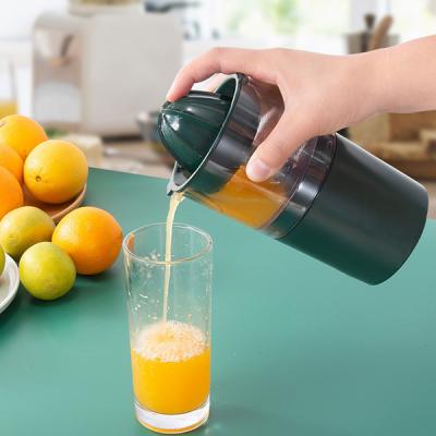 China Lemon Orange Electric Juicing Limon USB Fruit Juicer Battery Inside Mini Portable Citrus Juicer Automatic Pulp Ejection Citrus Juicer for sale