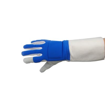 China Lightweight YDD White And Blue Impact Resistant Epee Impact Glove Fencing Sport for sale