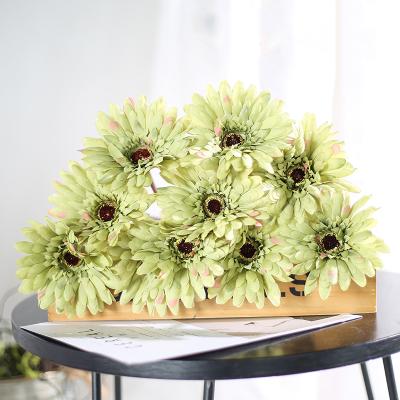 China Silk Daisy Sunflower Faux Flower Chrysanth Gerbera de Luyue eco-friendly artificial flower long stem for wedding bridal bouquet home decor for sale