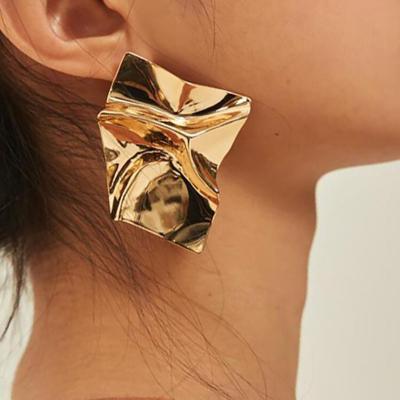 China Euramerican Big Popularity Stud Earring Women CLASSIC Hot Selling Gold Geometric Metallic Single Earring Large for sale