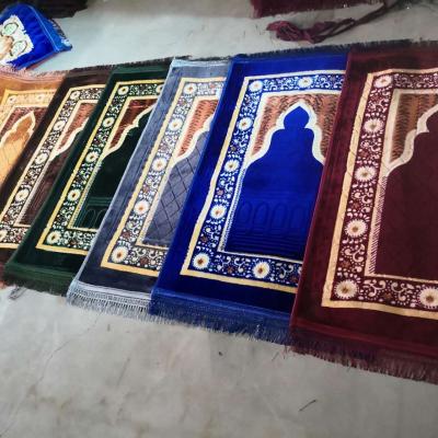 China Cheap Anti Slip Fiber Fabric Washable Hot Selling Portable Muslim Prayer Blanket for sale