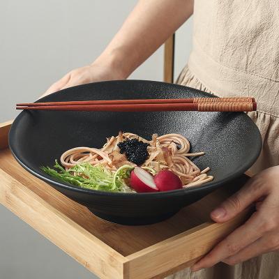 China Large Stocked Black Round Simple Japanese Ceramic Bowl Household Soup Bowl Tableware Noodle Bowl for sale